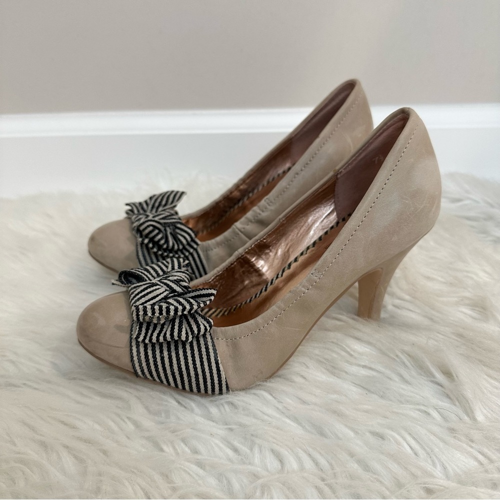 Seychelles Woodpecker Mushroom Leather Striped Bow Heels